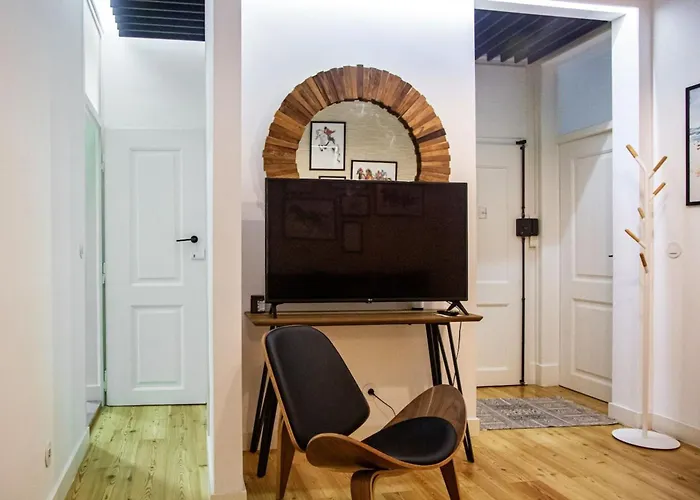 Colourful And Tasteful 2Bedroom Apartment In Graca