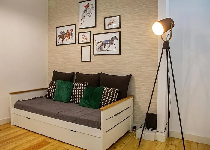 Colourful And Tasteful 2Bedroom Apartment In Graca