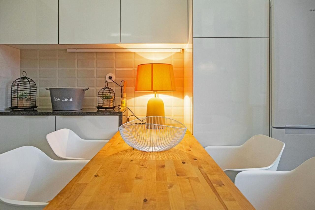 Colourful And Tasteful 2bedroom In Graca Appartamento Lisbona