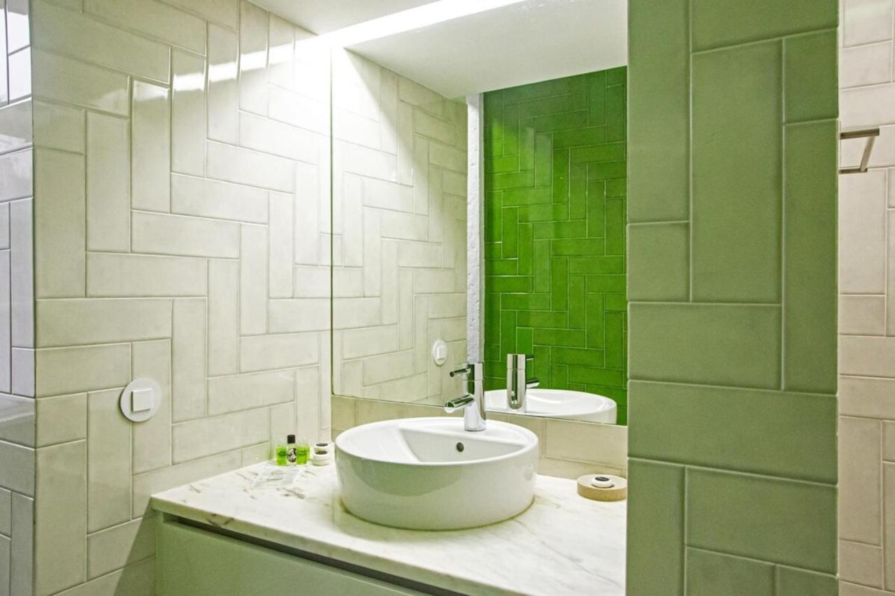 Appartamento Colourful And Tasteful 2bedroom In Graca Lisbona