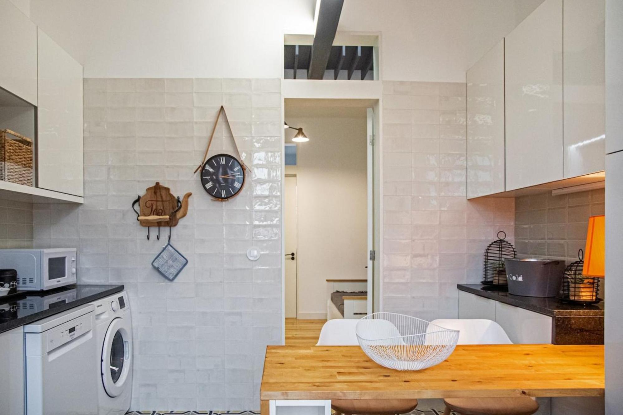 Colourful And Tasteful 2bedroom In Graca Appartamento Lisbona